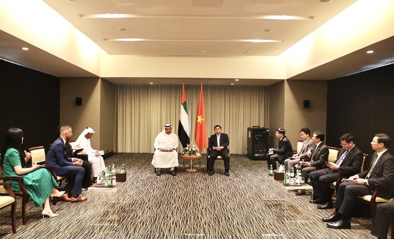Phó Thủ tướng Chính phủ Nguyễn Chí Dũng tiếp ông Fahad Al Ameri, Giám đốc điều hành Cơ quan phụ trách hợp tác phát triển (ODA) thuộc Văn phòng Tổng thống UAE - Ảnh: VGP/Thu Sa