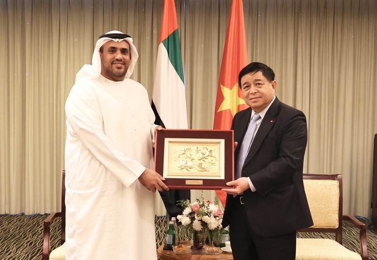 Phó Thủ tướng Chính phủ Nguyễn Chí Dũng và ông Fahad Al Ameri, Giám đốc điều hành Cơ quan phụ trách hợp tác phát triển (ODA) thuộc Văn phòng Tổng thống UAE - Ảnh: VGP/Thu Sa