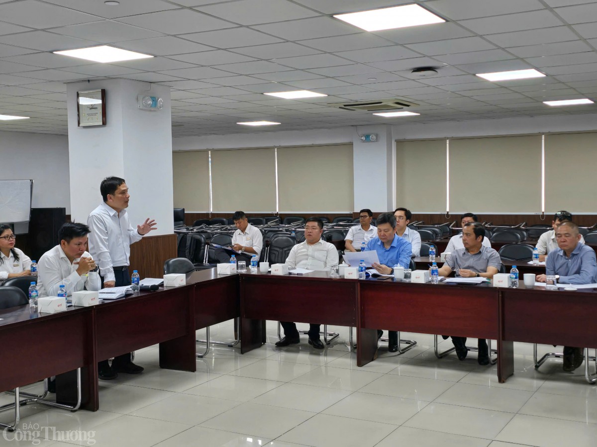 Kiểm tra công tác cấp điện cho diễu binh, diễu hành 30/4