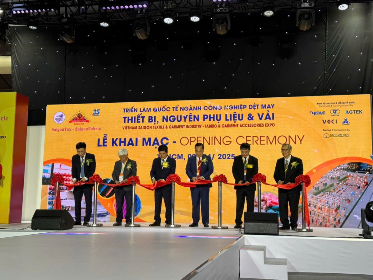 Khai mạc triển lãm công nghệ dệt may