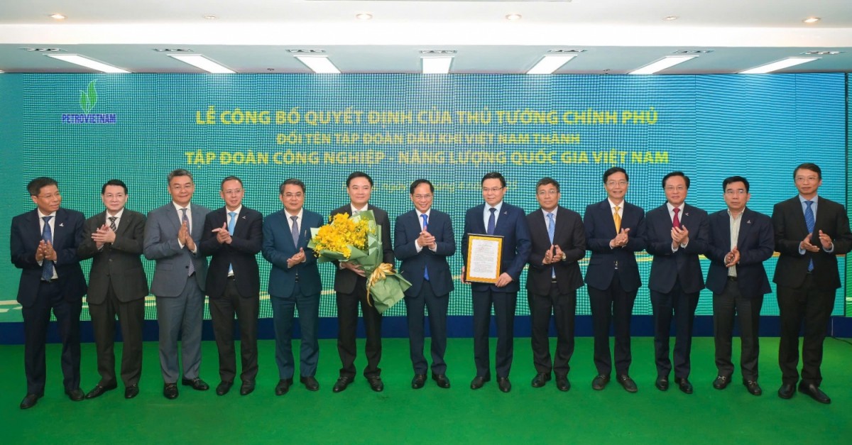 Petrovietnam đổi tên: Mặt trời mới mọc trên vai tập đoàn quốc