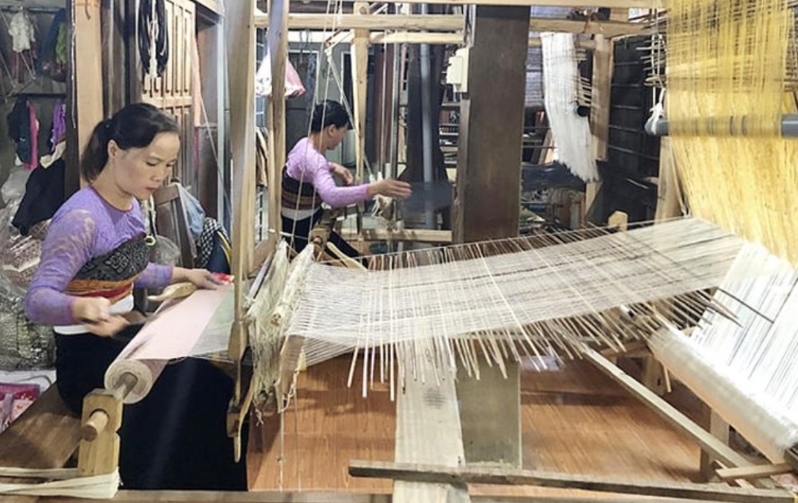 Dệt thổ cẩm – Dệt nên hành trình giảm nghèo bền vững Dệt thổ cẩm – Dệt nên hành trình giảm nghèo bền vững