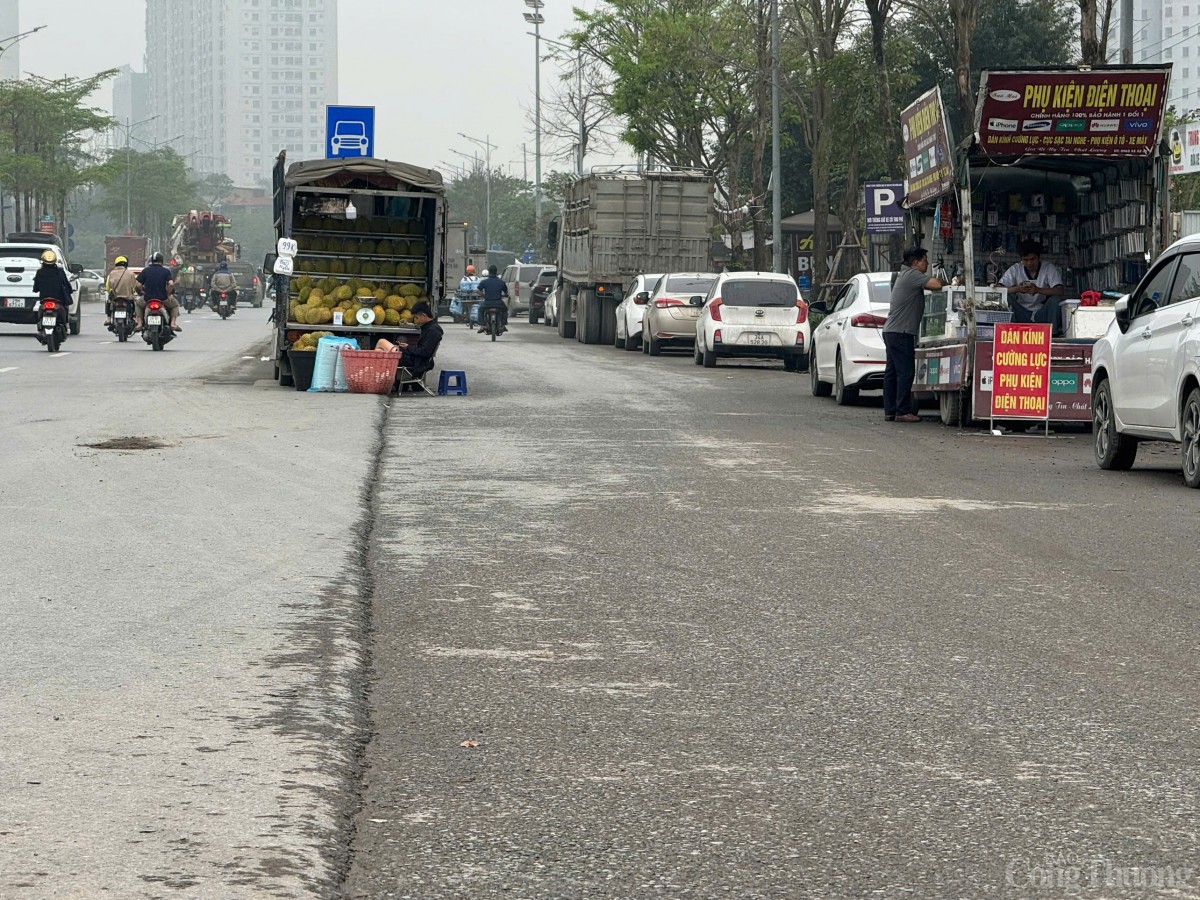 Xe tải bán hàng 'mọc như nấm' chiếm lòng đường Hà Nội Xe tải bán hàng 'mọc như nấm' chiếm lòng đường Hà Nội