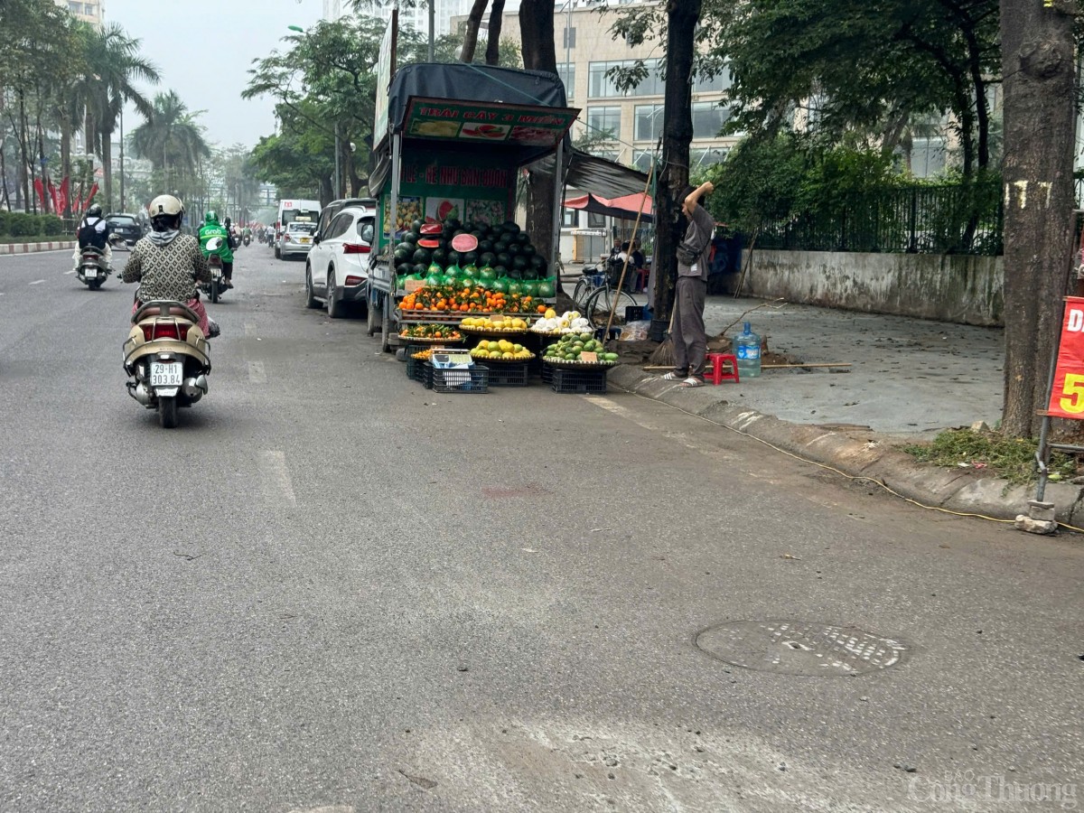 Xe tải bán hàng 'mọc như nấm' chiếm lòng đường Hà Nội Xe tải bán hàng 'mọc như nấm' chiếm lòng đường Hà Nội