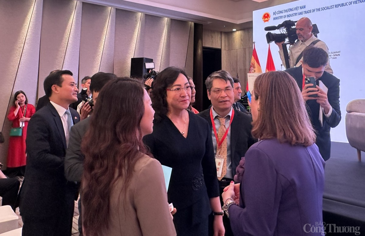 Tây Ban Nha muốn tham gia vào dự án công nghiệp, năng lượng tại Việt Nam Tây Ban Nha muốn tham gia vào dự án công nghiệp, năng lượng tại Việt Nam