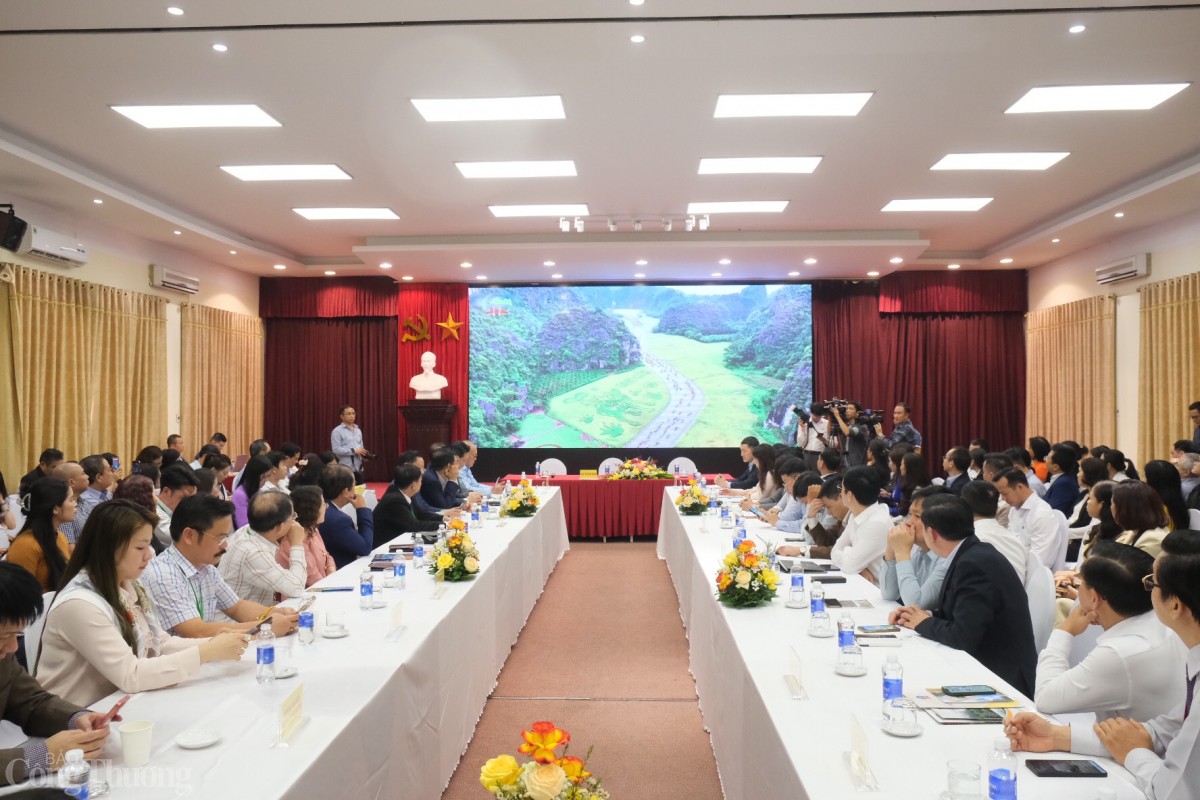 Quang cảnh hội nghị.  Quang cảnh hội nghị.