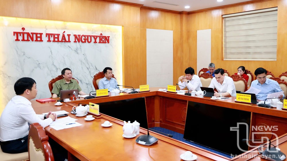 Đồng chí Chủ tịch UBND tỉnh Nguyễn Huy Dũng chủ trì họp với lãnh đạo các sở, ngành về việc mời gọi, thu hút đầu tư vào trung tâm dữ liệu. Đồng chí Chủ tịch UBND tỉnh Nguyễn Huy Dũng chủ trì họp với lãnh đạo các sở, ngành về việc mời gọi, thu hút đầu tư vào trung tâm dữ liệu.