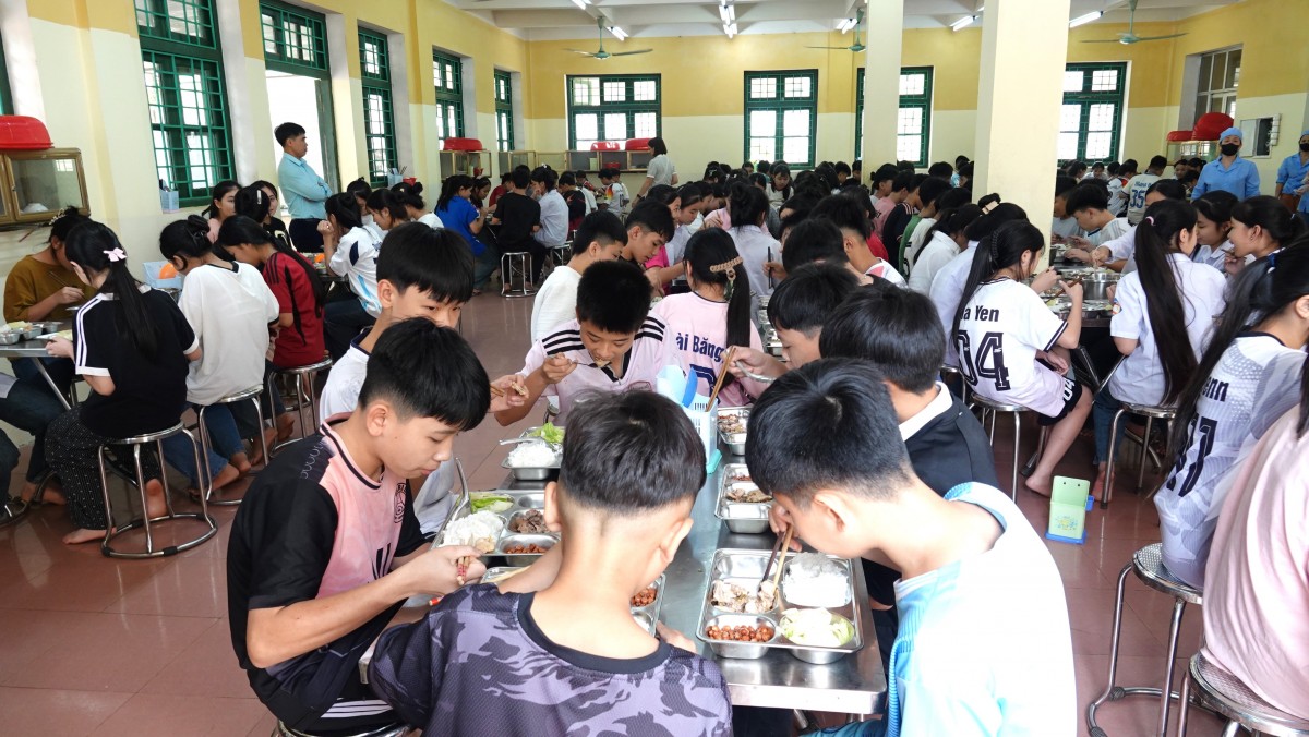 bữa ăn thiếu chất trường dân tộc nội trú thanh hóa bữa ăn thiếu chất trường dân tộc nội trú thanh hóa