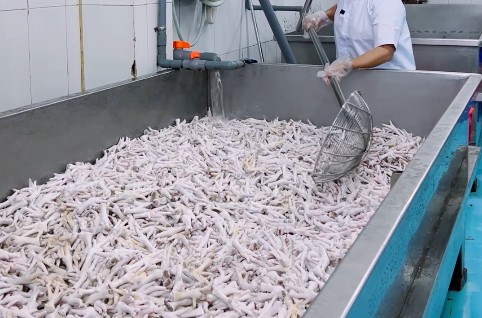 ‘Ăn Cùng Bà Tuyết lên tiếng sau phản ánh về sản phẩm chân gà chưa chín