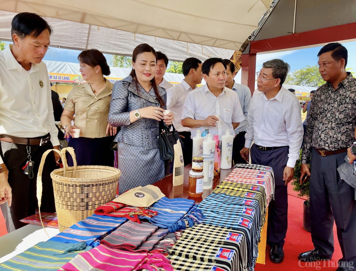 Tăng tốc giao thương qua phiên chợ biên giới Gia Lai - Ratanakiri