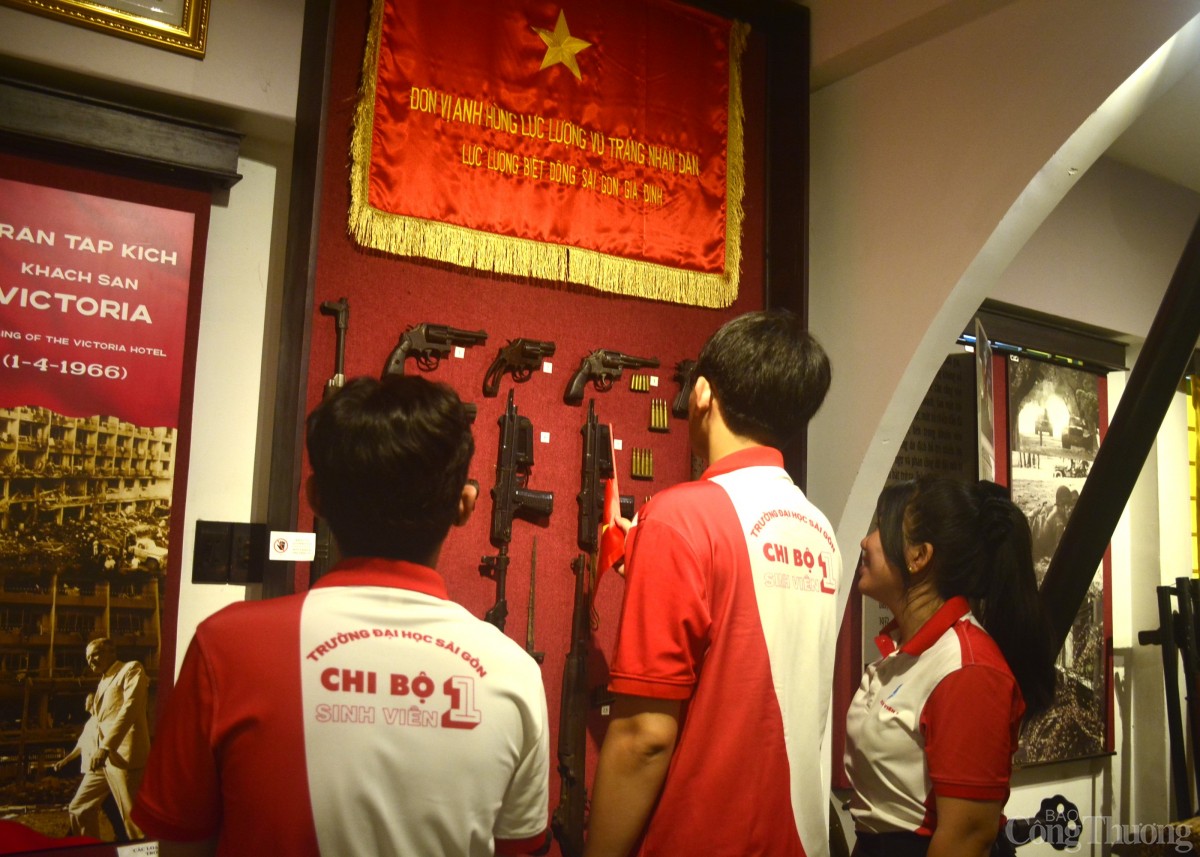 Cùng người trẻ 'theo dấu Biệt động Sài Gòn' Cùng người trẻ 'theo dấu Biệt động Sài Gòn'