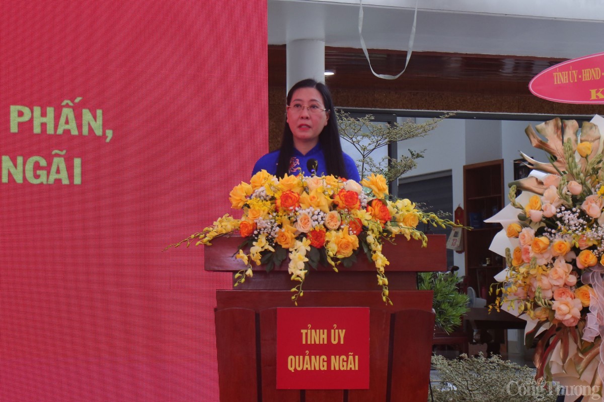 Bà Bùi thị Quỳnh Vân, Bí thư Tỉnh ủy, Chủ tịch HĐND tỉnh Quảng Ngãi phát biểu tại Lễ kỷ niệm Bà Bùi thị Quỳnh Vân, Bí thư Tỉnh ủy, Chủ tịch HĐND tỉnh Quảng Ngãi phát biểu tại Lễ kỷ niệm