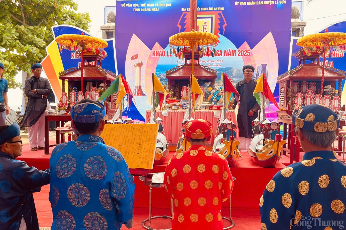 Lễ khao lề thế lính Hoàng Sa được tổ chức nhằm tri ân, tưởng nhớ những binh phu trong Đội hùng binh Hoàng Sa kiêm quản Bắc Hải năm xưa