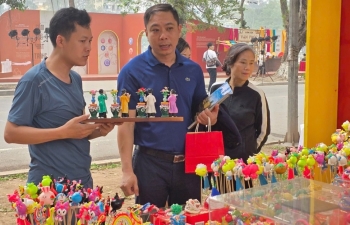 Hãy để mỗi món quà là một dấu ấn Hà Nội