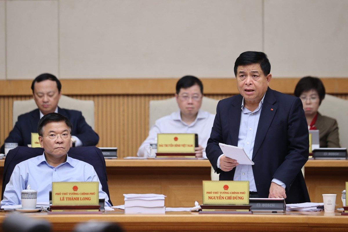 Phó Thủ tướng Nguyễn Chí Dũng và Phó Thủ tướng Lê Thành Long tham dự phiên họp - Ảnh: VGP/Nhật Bắc Phó Thủ tướng Nguyễn Chí Dũng và Phó Thủ tướng Lê Thành Long tham dự phiên họp - Ảnh: VGP/Nhật Bắc