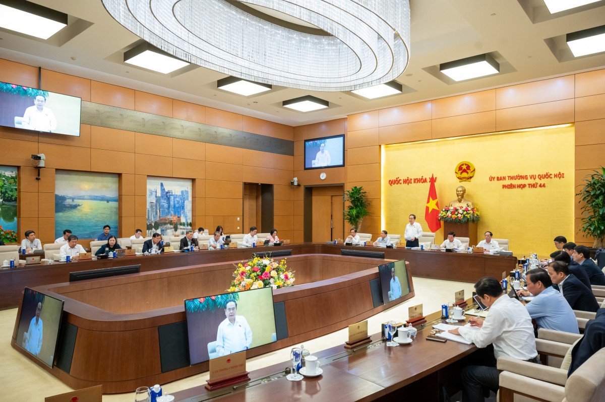Phiên họp thứ 44 của Ủy ban Thường vụ Quốc hội Phiên họp thứ 44 của Ủy ban Thường vụ Quốc hội
