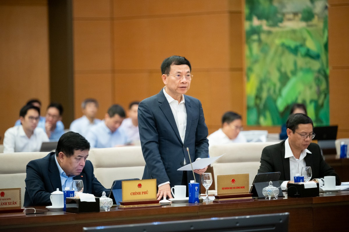 Bộ trưởng Bộ Khoa học và Công nghệ Nguyễn Mạnh Hùng Bộ trưởng Bộ Khoa học và Công nghệ Nguyễn Mạnh Hùng