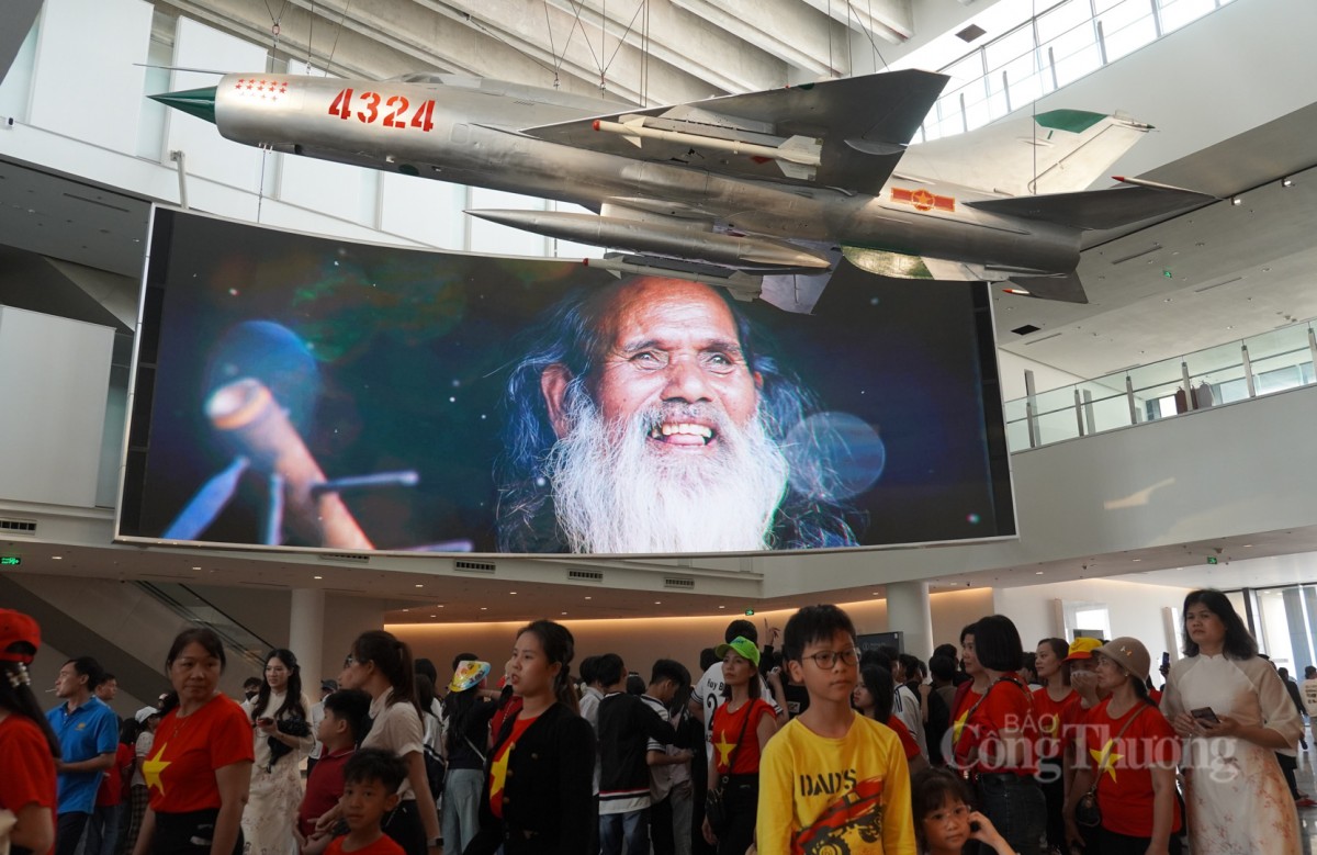 Bảo tàng Lịch sử Quân sự đón hàng nghìn lượt khách