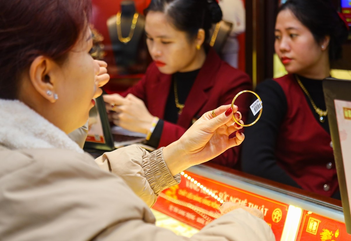 Cheo leo trên đỉnh, dự báo giá vàng tăng 110 triệu đồng/lượng