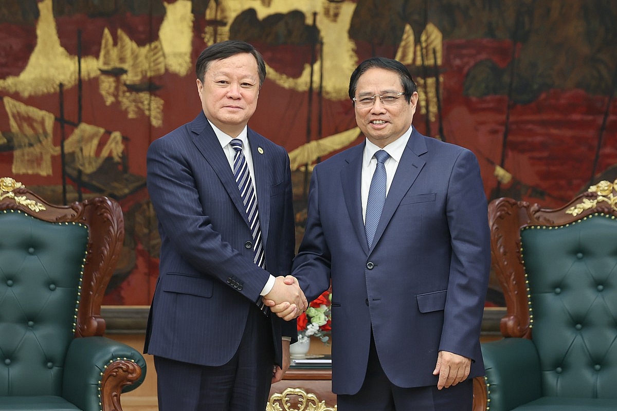 Thủ tướng Phạm Minh Chính và Chủ tịch Tập đoàn COMAC Hà Đông Phong. Ảnh: VGP/Nhật Bắc Thủ tướng Phạm Minh Chính và Chủ tịch Tập đoàn COMAC Hà Đông Phong. Ảnh: VGP/Nhật Bắc