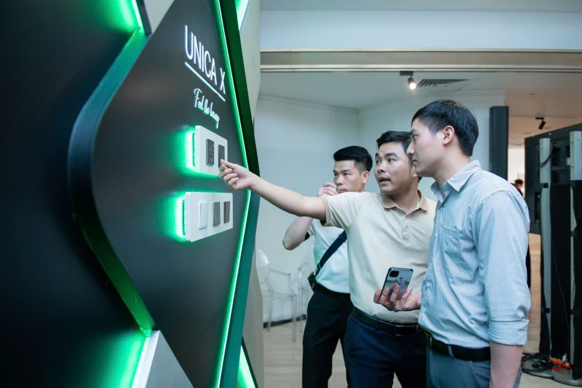 Thị trường công tắc, ổ cắm cao cấp sôi động với cuộc