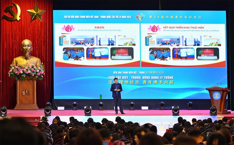 Các diễn giả trẻ tham luận tại buổi lễ khai mạc chương trình. Các diễn giả trẻ tham luận tại buổi lễ khai mạc chương trình.