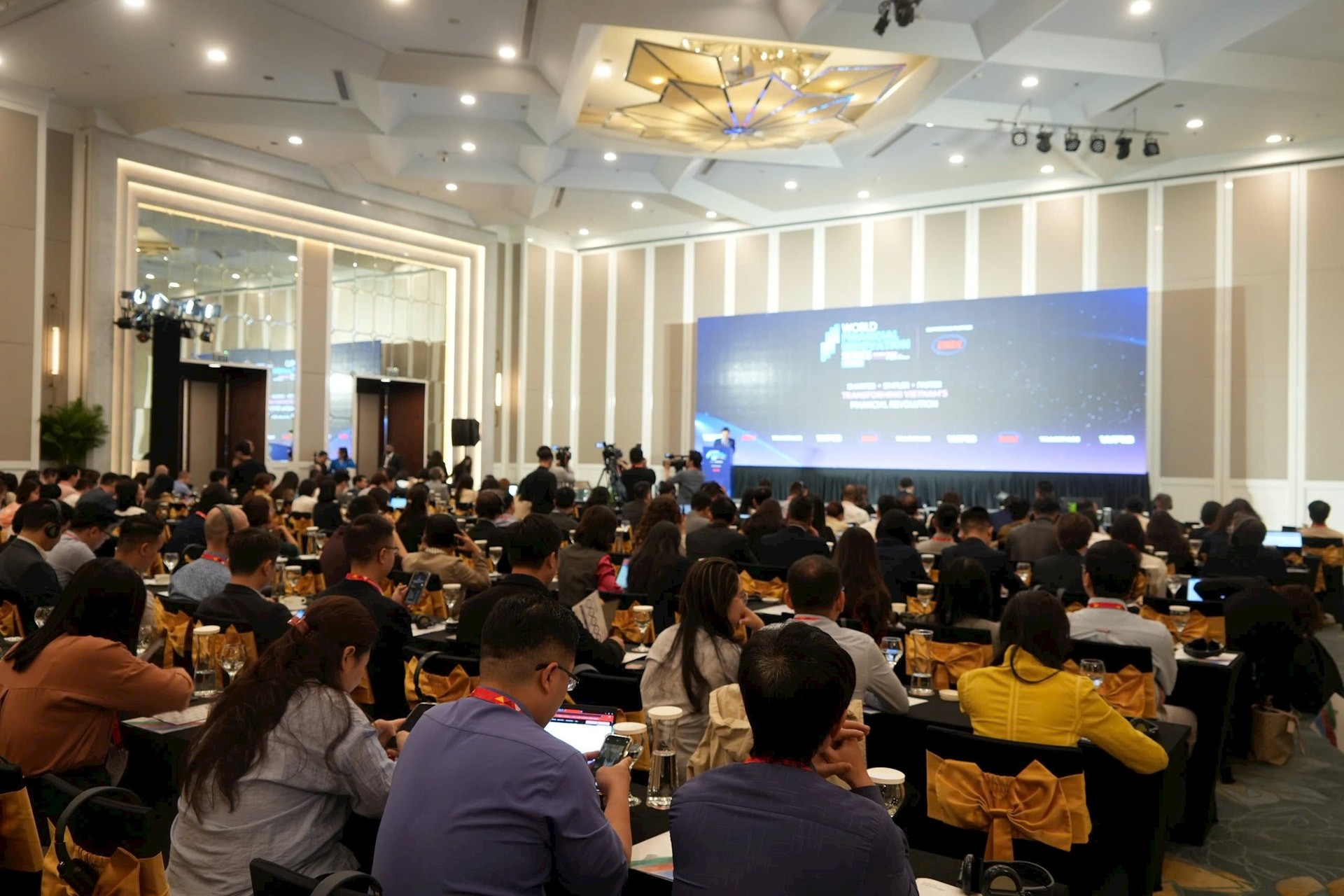 Chuyển đổi số ngân hàng: Đột phá và điểm nghẽn