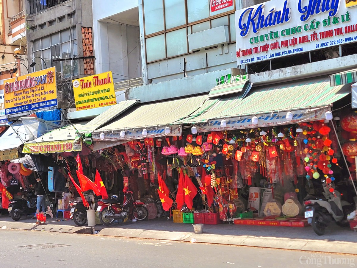 TP. Hồ Chí Minh: Thị trường đồ trang trí sôi động dịp