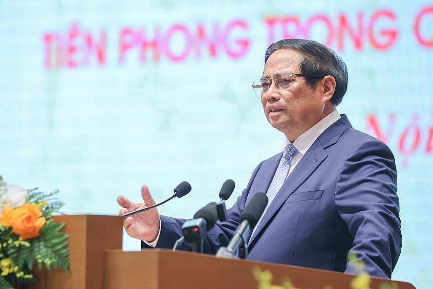 Thủ tướng yêu cầu doanh nghiệp nhà nước phải xông pha hơn nữa, tiên phong chuyển đổi số và thúc đẩy tăng trưởng Thủ tướng yêu cầu doanh nghiệp nhà nước phải xông pha hơn nữa, tiên phong chuyển đổi số và thúc đẩy tăng trưởng