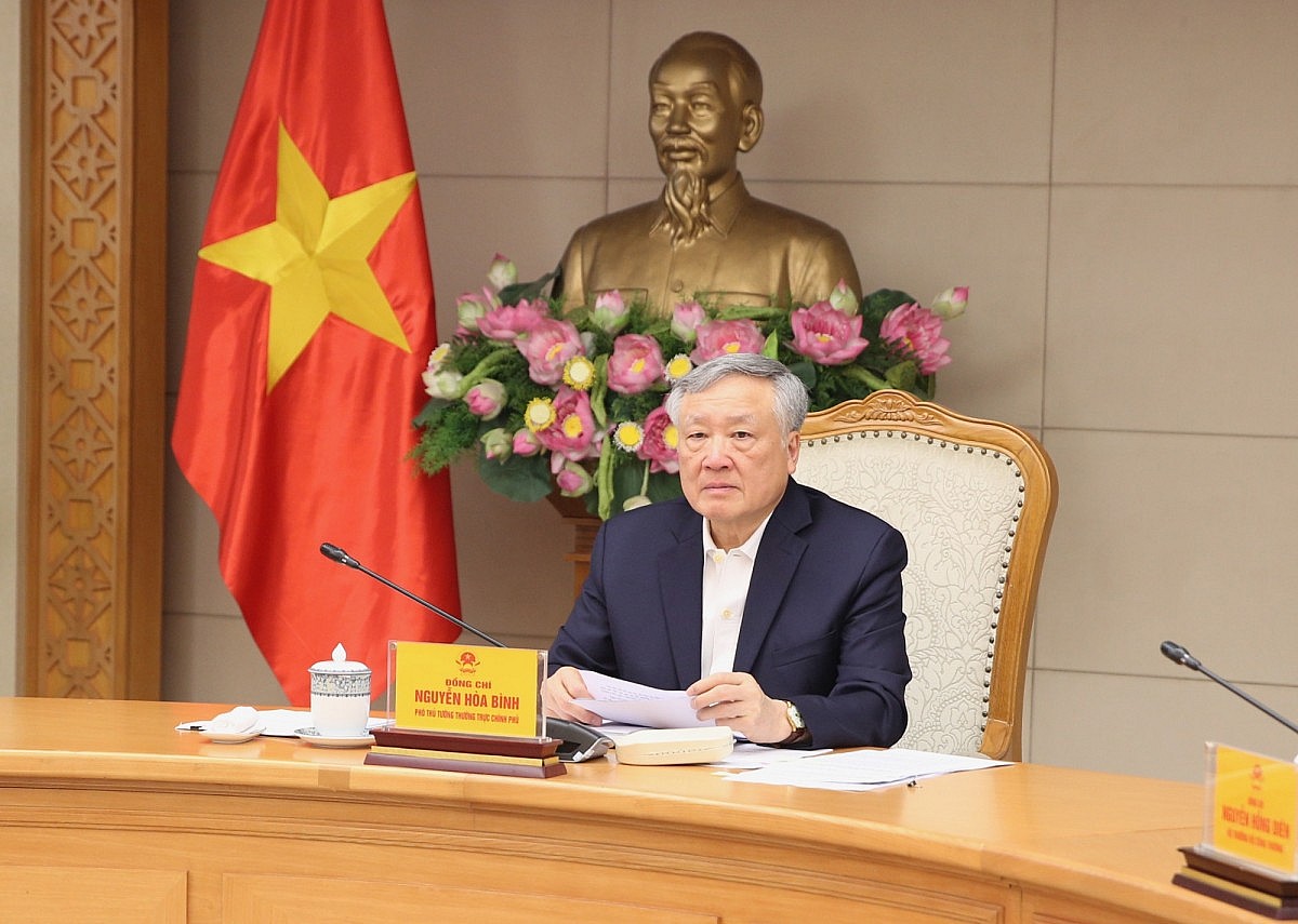 Phó Thủ tướng Thường trực hoan nghênh các địa phương theo chỉ đạo đã khẩn trương tập trung tháo gỡ khó khăn, vướng mắc đối với các dự án điện năng lượng tái tạo - Ảnh: VGP/Nhật Bắc