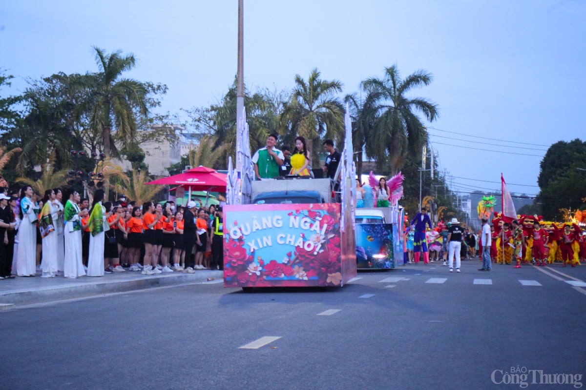 Lễ hội thời trang, âm nhạc đường phố “Carnival Quảng Ngãi xin chào!” lần đầu tiên được tổ chức tại tỉnh Quảng Ngãi.
