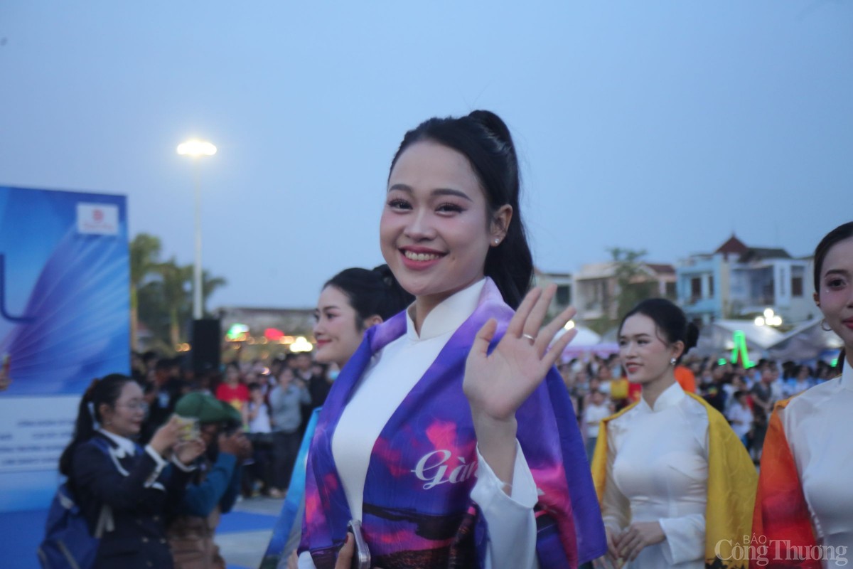 Nhiều Á hậu, người mẫu tham gia chương trình