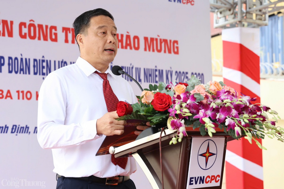 Đồng chí Lê Hữu Danh - Ủy viên BCH Đảng bộ, Phó Tổng giám đốc EVNCPC báo cáo về tình hình thực hiện, triển khai dự án Đồng chí Lê Hữu Danh - Ủy viên BCH Đảng bộ, Phó Tổng giám đốc EVNCPC báo cáo về tình hình thực hiện, triển khai dự án