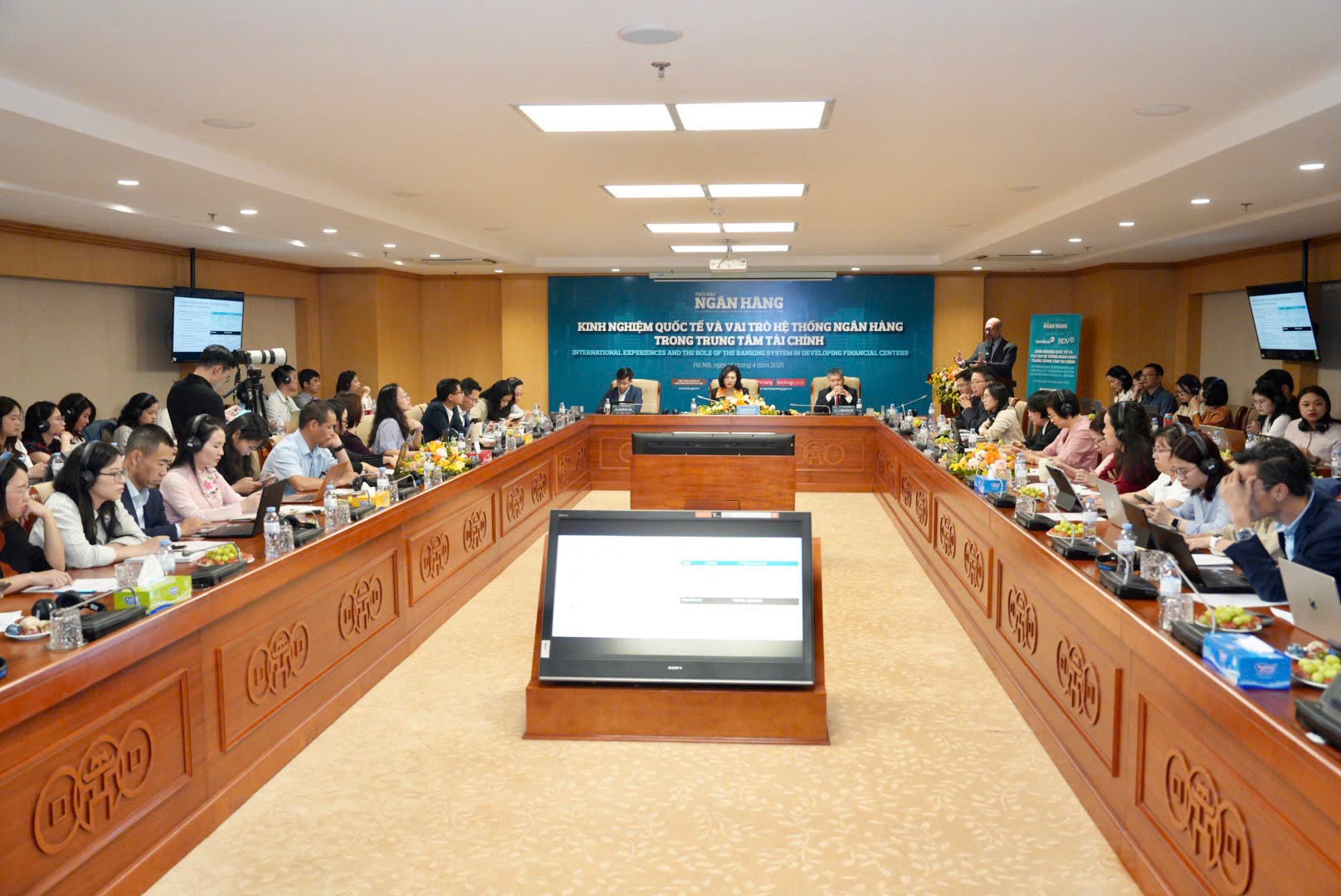 Trung tâm tài chính - Ngân hàng Việt làm gì để không Trung tâm tài chính - Ngân hàng Việt làm gì để không