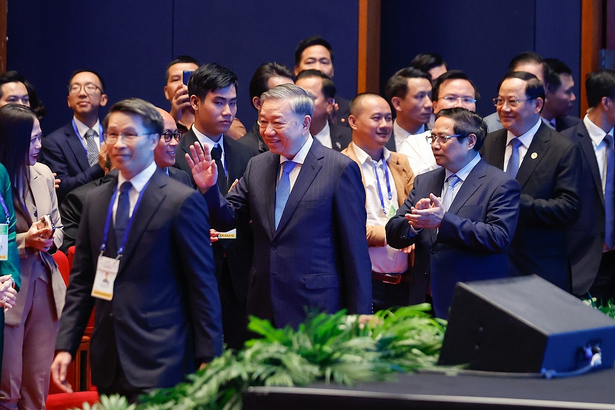 Tổng Bí thư Tô Lâm và Thủ tướng Phạm Minh Chính cùng các đại biểu tham dự lễ khai mạc Hội nghị Thượng đỉnh P4G Việt Nam năm 2025. Ảnh: VGP/Nhật Bắc