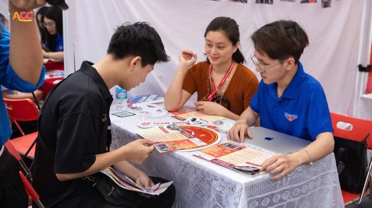 Tuyển sinh đại học 2025: Một mùa tuyển sinh, hai nỗi lo