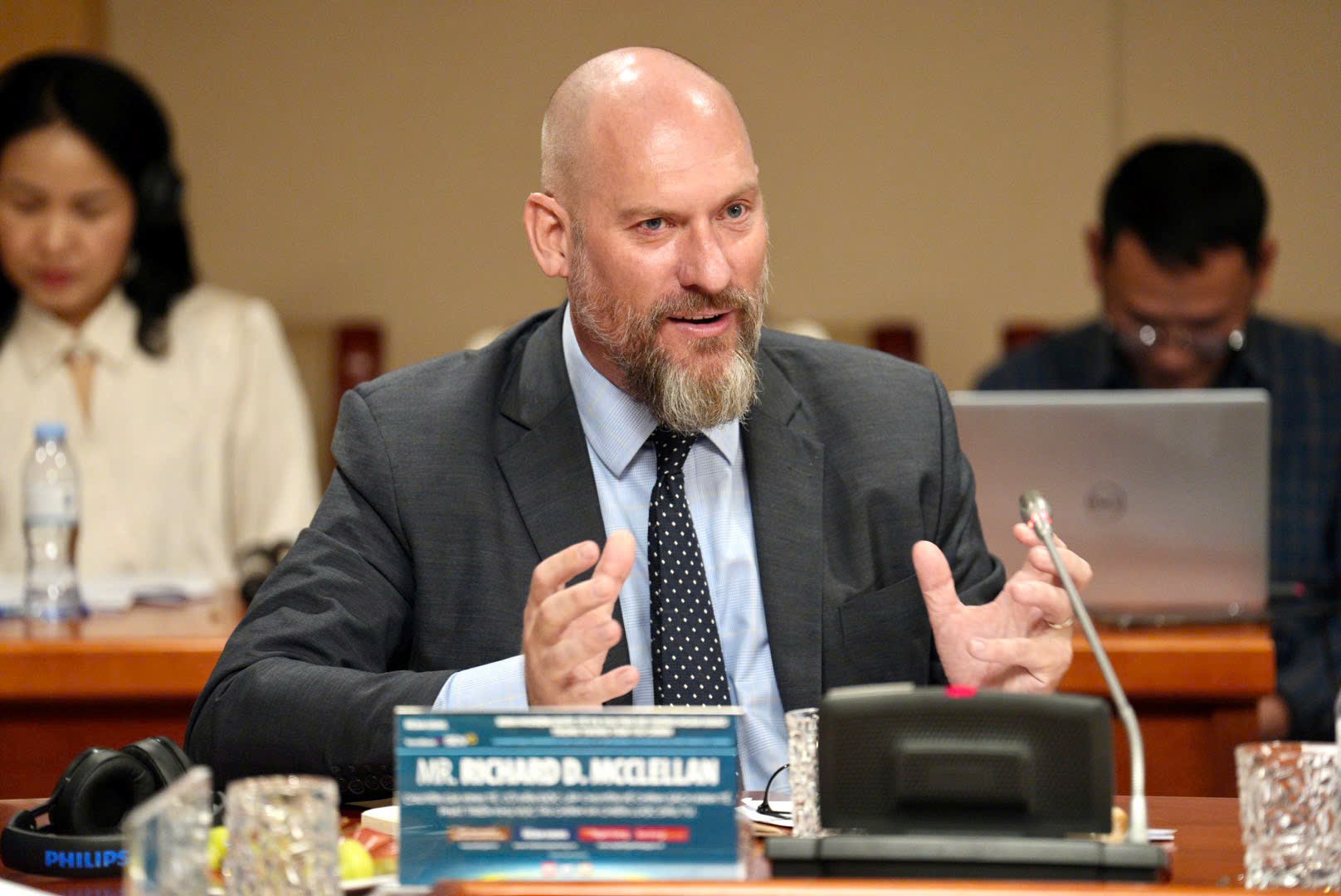 Không thể hút vốn chỉ bằng tuyên bố lập trung tâm tài