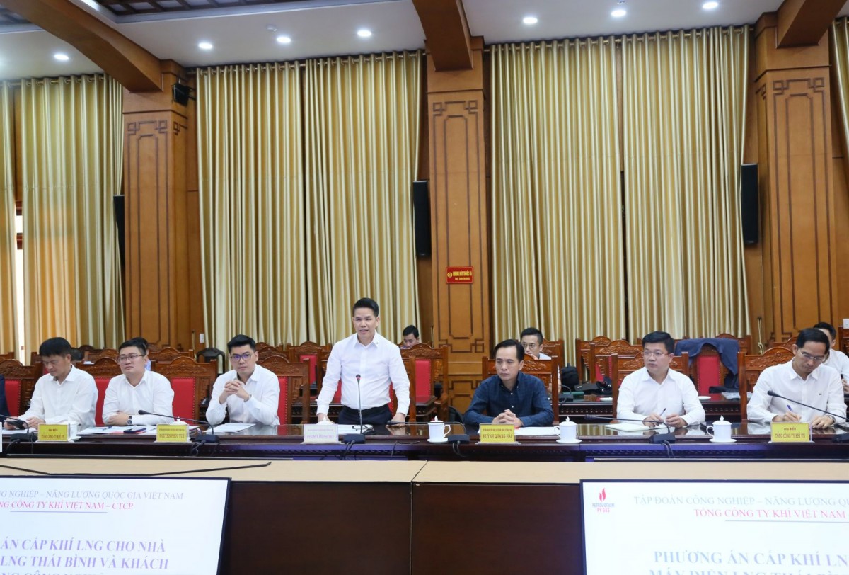 Ông Phạm Văn Long, Tổng Giám đốc Tổng Công ty Khí Việt Nam – Công ty Cổ phần phát biểu tại buổi làm việc. Ông Phạm Văn Long, Tổng Giám đốc Tổng Công ty Khí Việt Nam – Công ty Cổ phần phát biểu tại buổi làm việc.