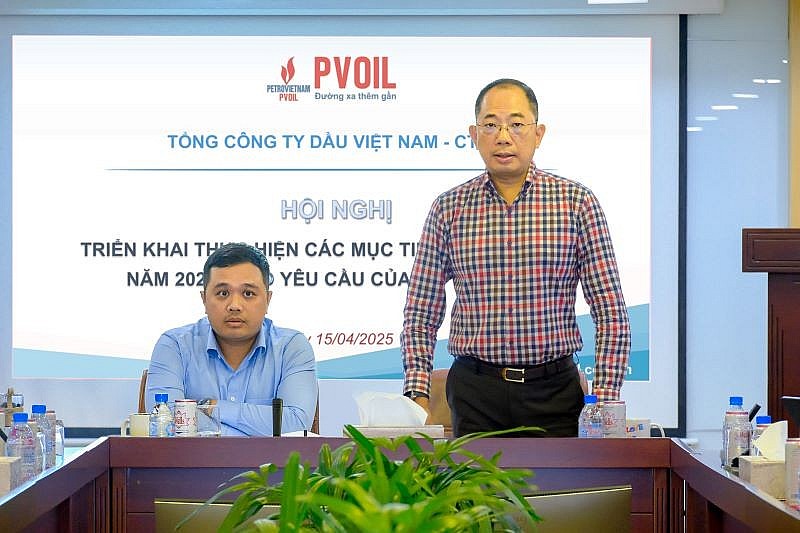 Ông Cao Hoài Dương – Bí thư Đảng ủy, Chủ tịch HĐQT và ông Nguyễn Đăng Trình – Phó Bí thư Đảng ủy, Tổng Giám đốc PVOIL chủ trì hội nghị Ông Cao Hoài Dương – Bí thư Đảng ủy, Chủ tịch HĐQT và ông Nguyễn Đăng Trình – Phó Bí thư Đảng ủy, Tổng Giám đốc PVOIL chủ trì hội nghị
