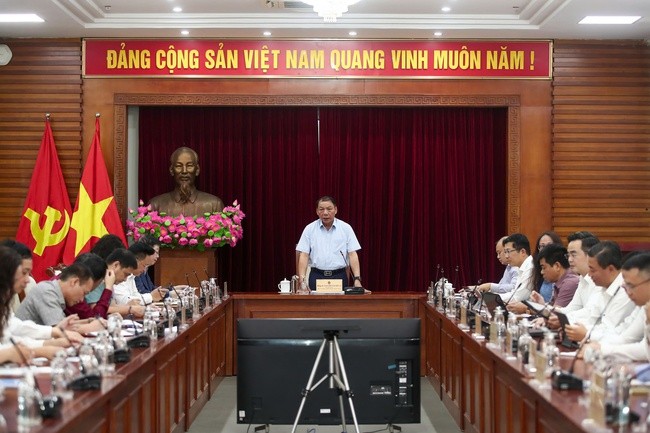 Bộ trưởng Nguyễn Văn Hùng làm việc với các cơ quan báo chí chủ lực về dự án Luật Báo chí (sửa đổi). Ảnh: Bộ VHTTDL Bộ trưởng Nguyễn Văn Hùng làm việc với các cơ quan báo chí chủ lực về dự án Luật Báo chí (sửa đổi). Ảnh: Bộ VHTTDL