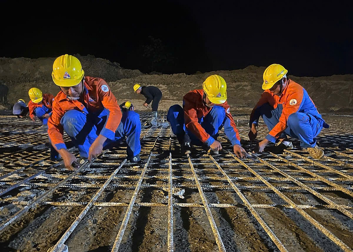 Nỗ lực ngày và đêm đưa đường dây 500kV Lào Cai - Vĩnh Yên về đích