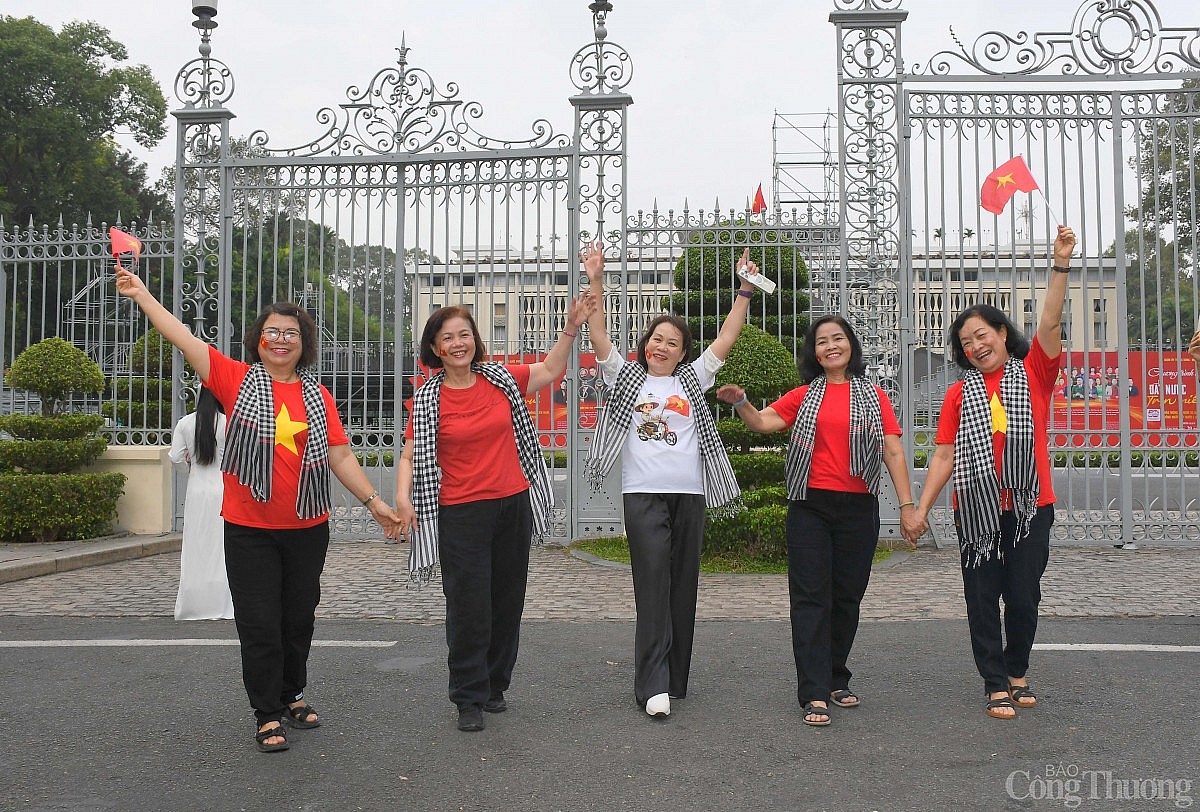 Dinh Độc Lập hút khách những ngày tháng 4 lịch sử