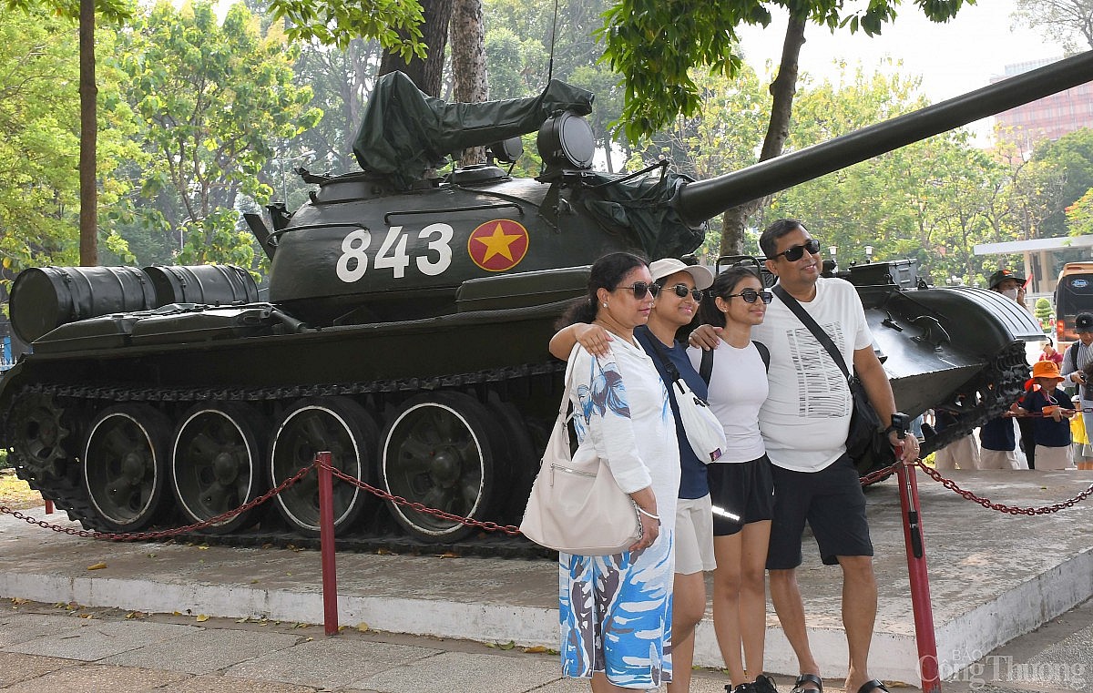 Dinh Độc Lập hút khách những ngày tháng 4 lịch sử