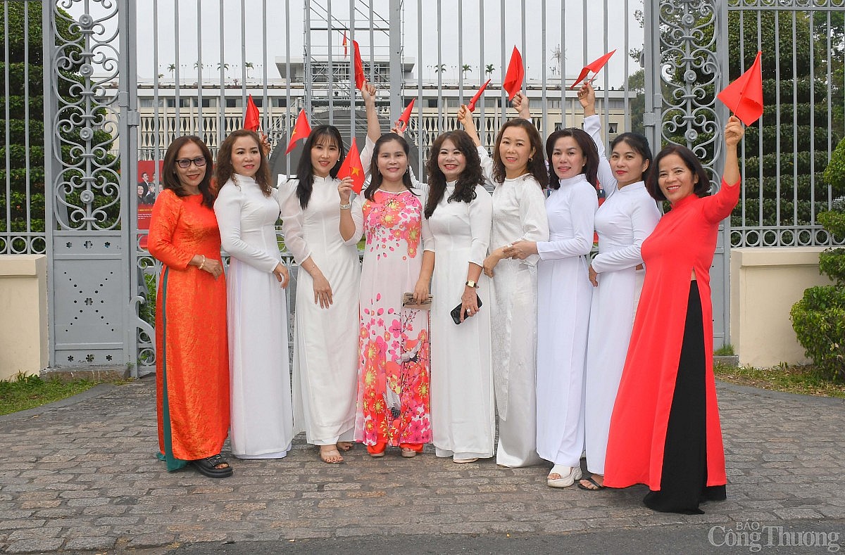 Dinh Độc Lập hút khách những ngày tháng 4 lịch sử