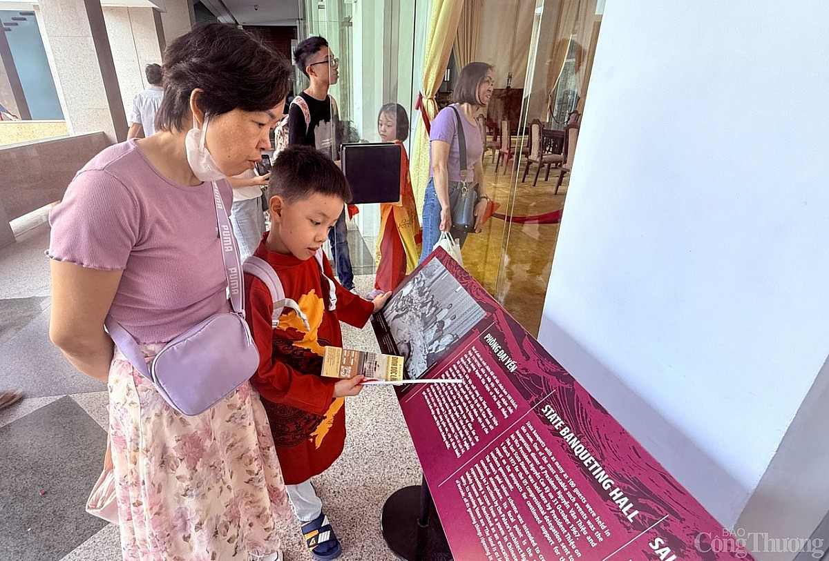 Dinh Độc Lập hút khách những ngày tháng 4 lịch sử