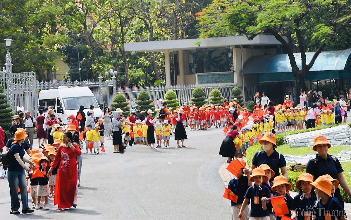 Dinh Độc Lập hút khách những ngày tháng 4 lịch sử