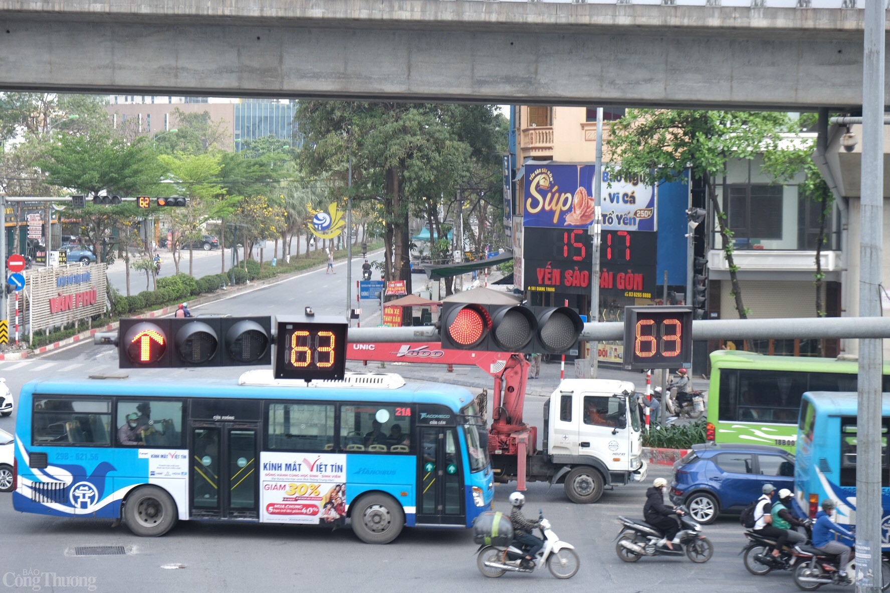 Đồng thời tổ chức lại giao thông, lắp đặt hệ thống đèn tín hiệu trong phạm vi nút giao.