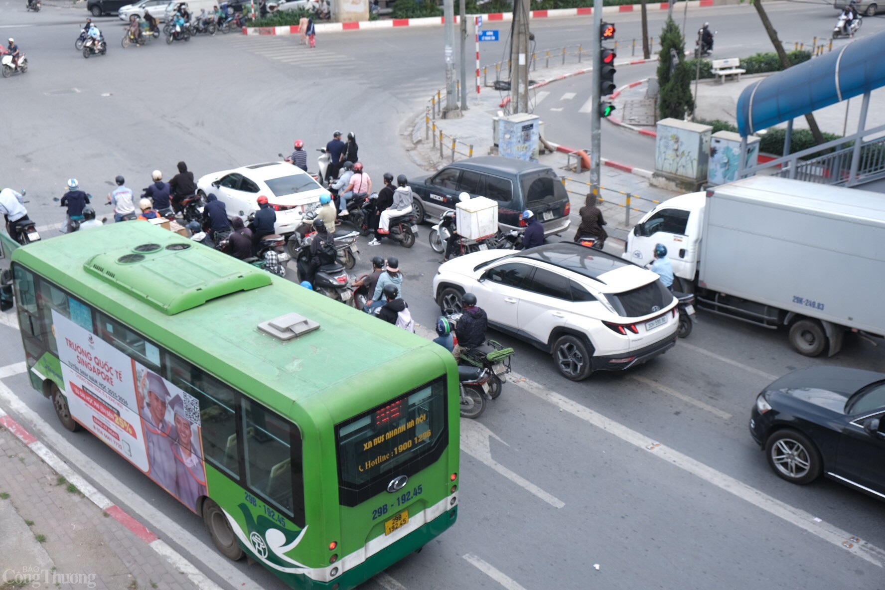 Khu vực này thường xuyên xảy ra ùn tắc vào giờ cao điểm.