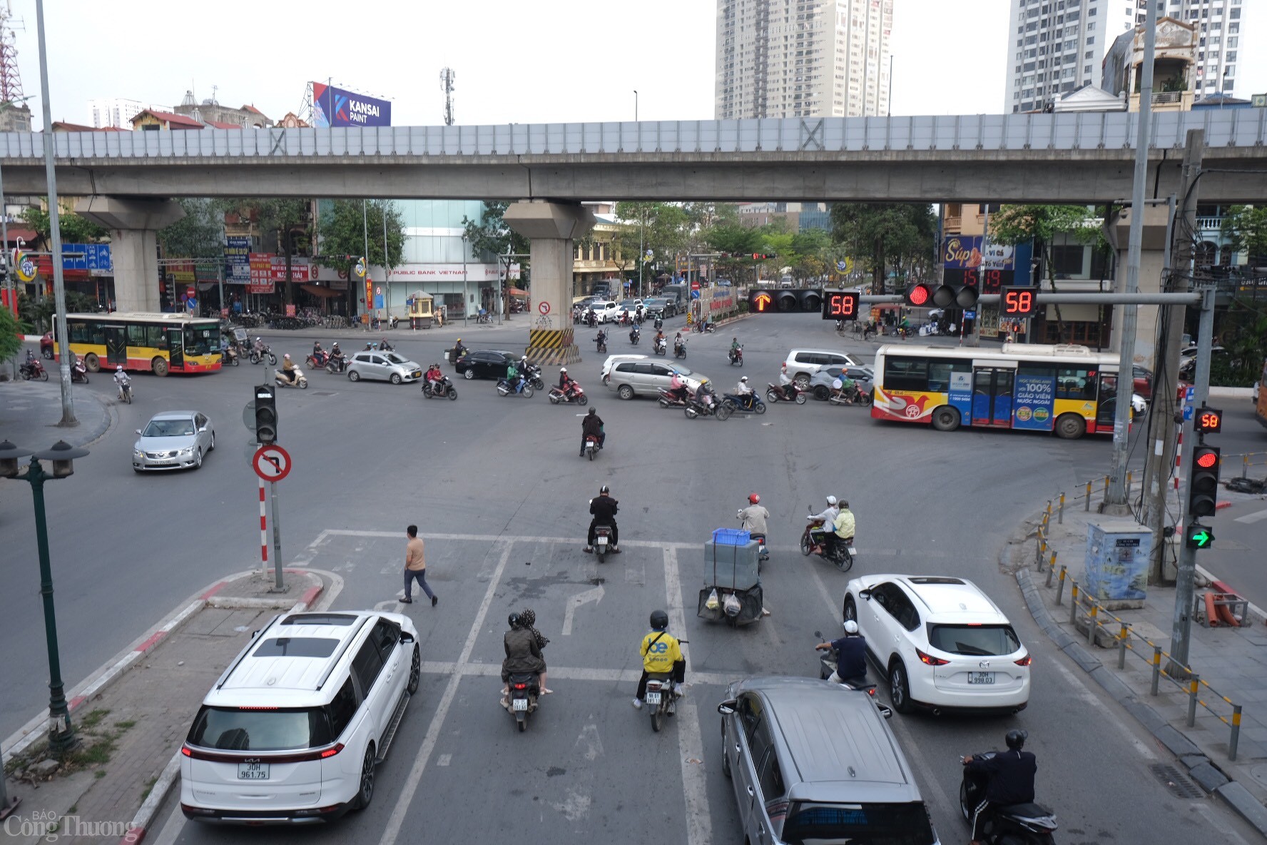 UBND TP Hà Nội vừa ban hành quyết định phê duyệt chủ trương đầu tư dự án xây dựng cầu vượt tại nút giao đường Lê Trọng Tấn (quận Hà Đông) và Quốc lộ 6.