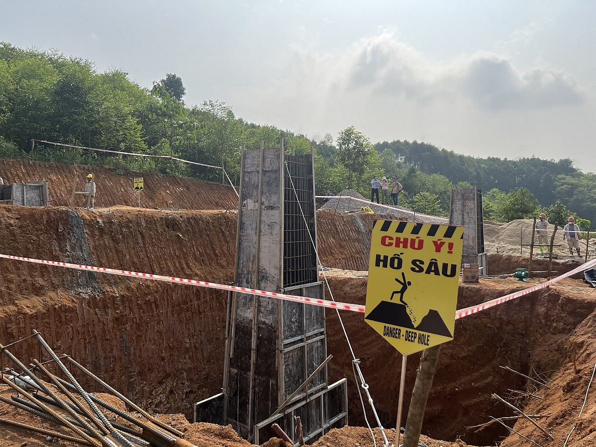 Nỗ lực ngày và đêm đưa đường dây 500kV Lào Cai - Vĩnh Yên về đích